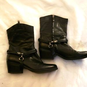 Makowsky boots size 8.5.